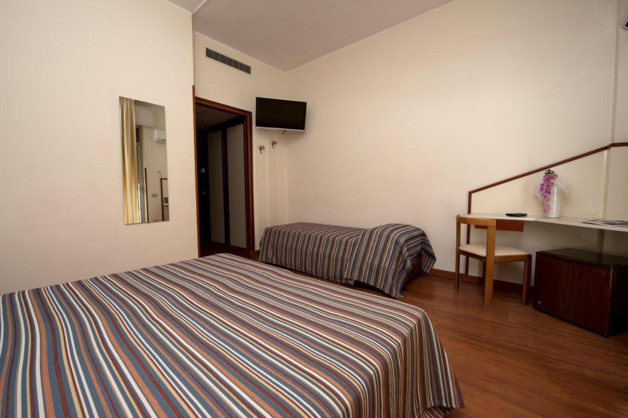 Hotel River Palace Terracina Kültér fotó