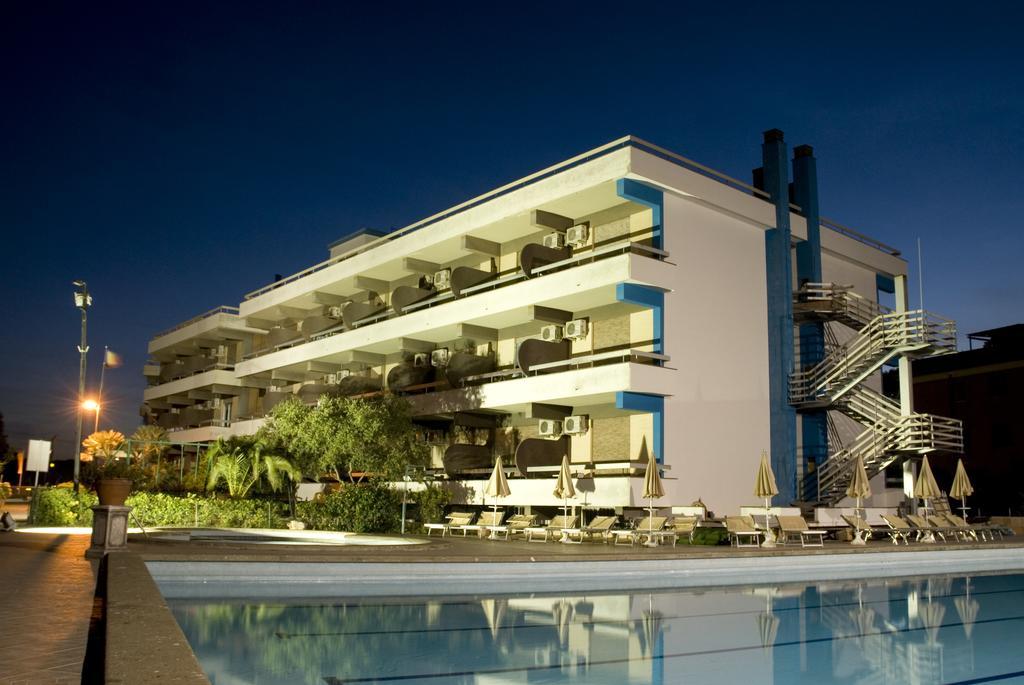Hotel River Palace Terracina Kültér fotó