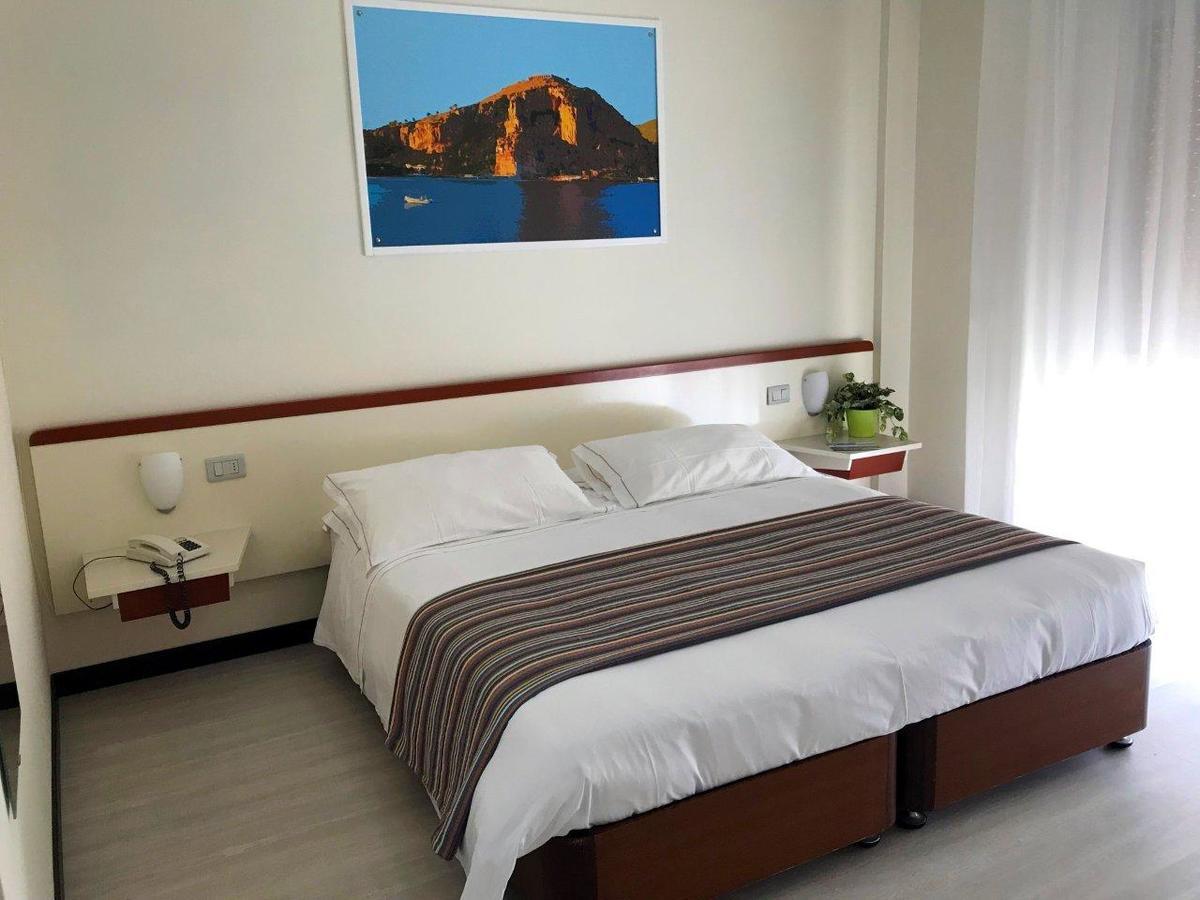 Hotel River Palace Terracina Kültér fotó